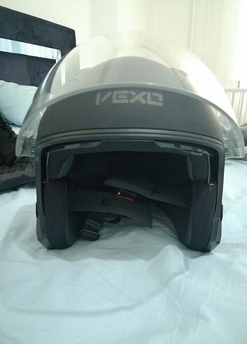 Vexo markalı rahat motosiklet kask önü açık