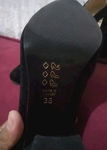 Diğer Siyah Lastik Detaylı Stiletto Topuklu Kadın Ayakkabı