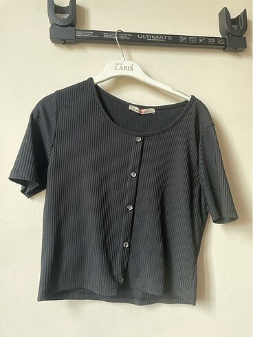 Crop t shirt düğmeli