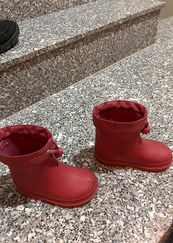 Kız Çocuk Kırmızı Lastik Çizme Tokalı - Görsel 2