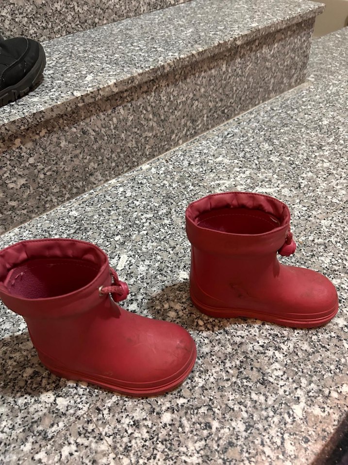 Kız Çocuk Kırmızı Lastik Çizme Tokalı - Görsel 2