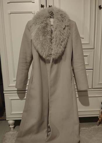 Kürklü Yaka Bağlamalı gri Kaban - Görsel 2