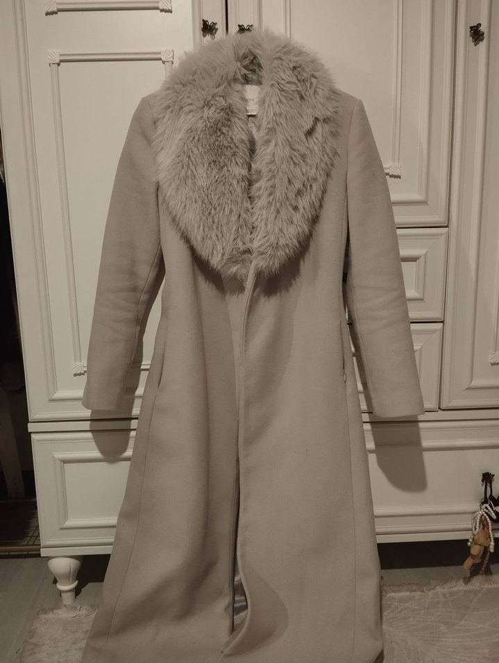 Kürklü Yaka Bağlamalı gri Kaban - Görsel 2