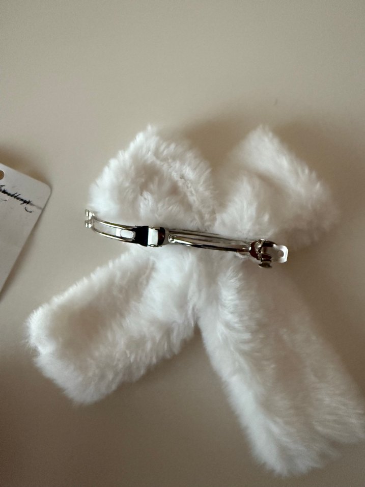 Beyaz Kürk Detaylı Kadın toka - Görsel 4