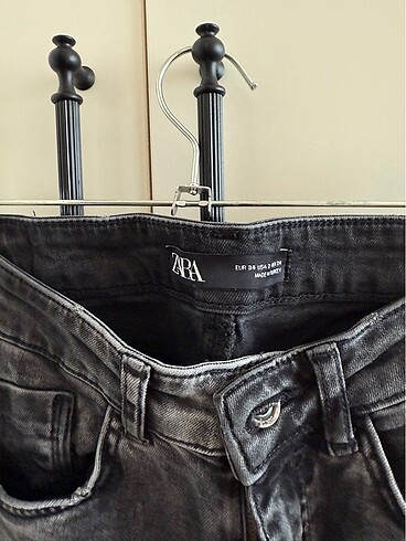 34 Beden siyah Renk Zara desenli jean