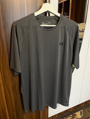 Under Armour Tişört