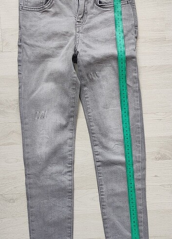 Erkek çocuk Jean ( Kot Pantolon ). 8 - 9 yaş uyumludur