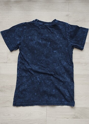 7 Yaş Beden DeFacto Erkek çocuk T-shirt ( tişört ) . 7 - 8 yaş uyumludur.