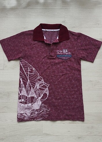 Erkek çocuk T-shirt ( tişört ) . 10-11 yaş uyumludur. 
