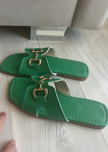 39 Beden BUTİGO Tokalı Yeşil Kadın Terlik