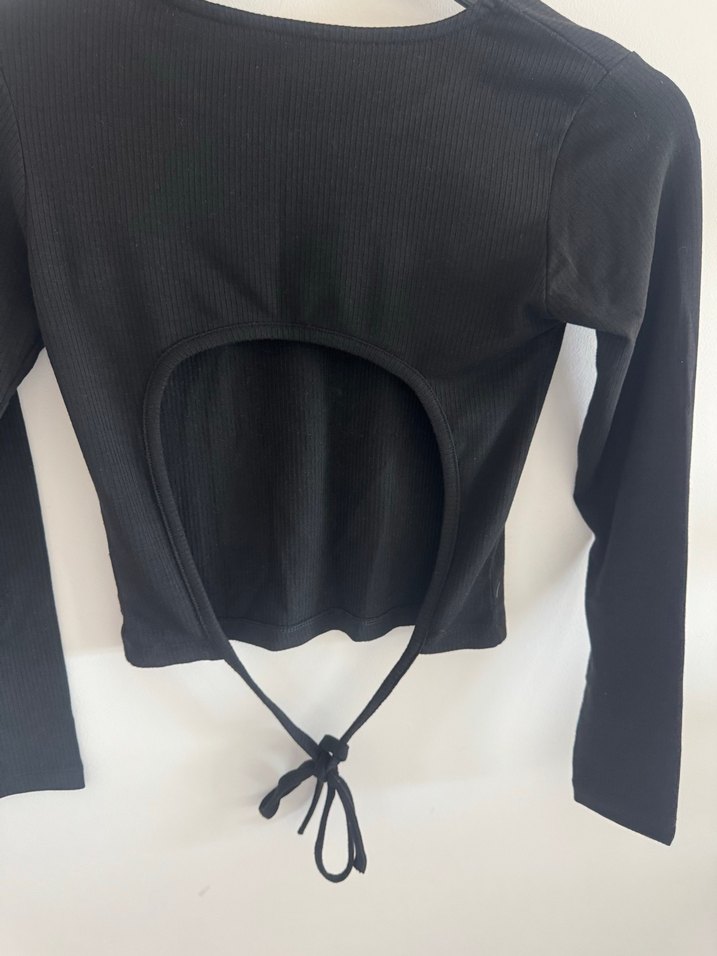 Siyah Uzun Kollu sırt detaylı Crop Top - Görsel 3