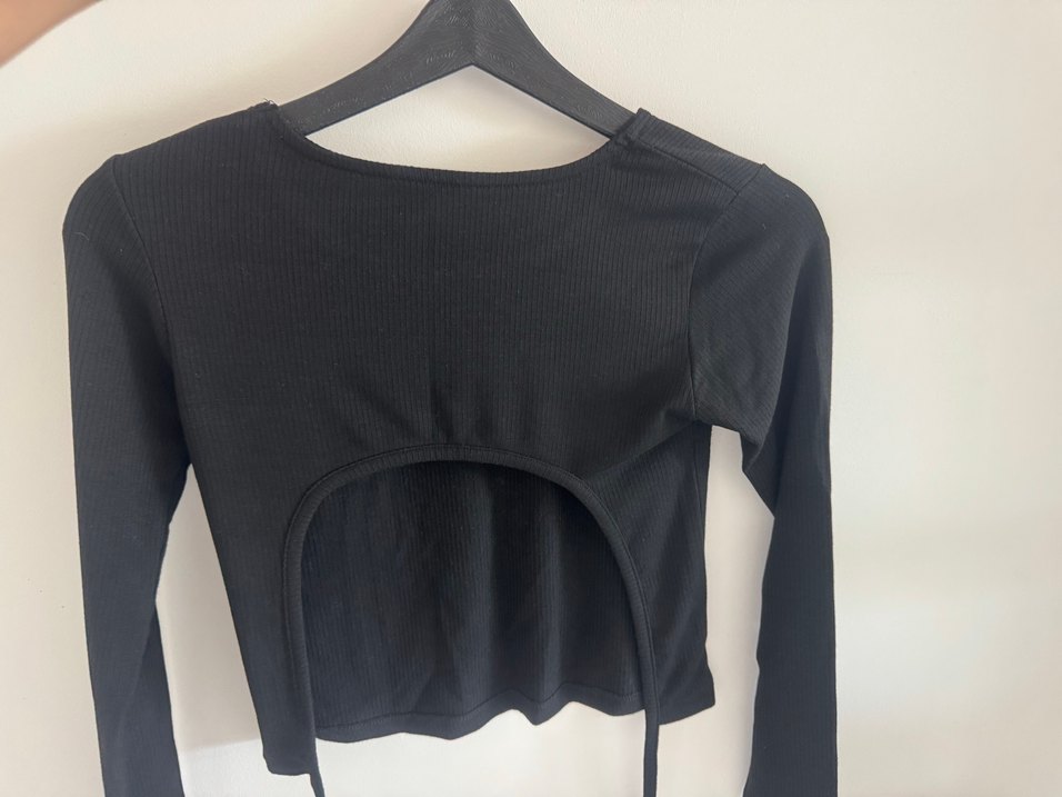 Siyah Uzun Kollu sırt detaylı Crop Top - Görsel 2