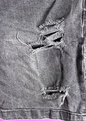 Gri Yırtık Detaylı Bağlamalı Kot Şort - Görsel 4