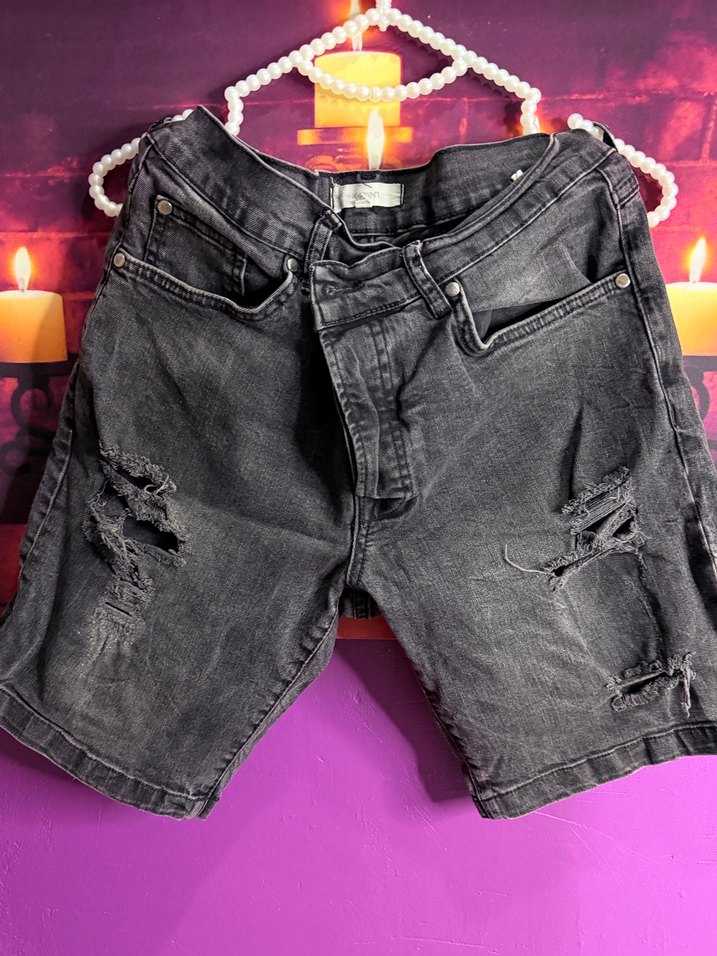 Gri Yırtık Detaylı Bağlamalı Kot Şort - Görsel 2