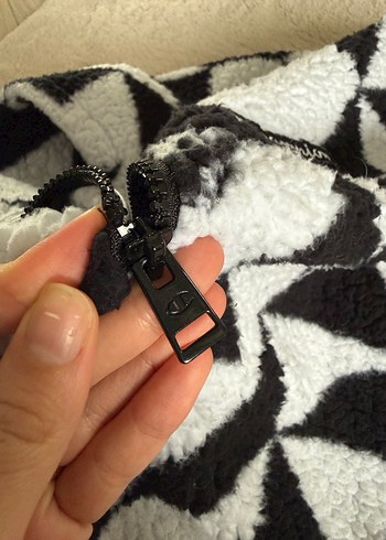 Champion Siyah Beyaz Desenli Kapüşonlu Polar orijinal - Görsel 6