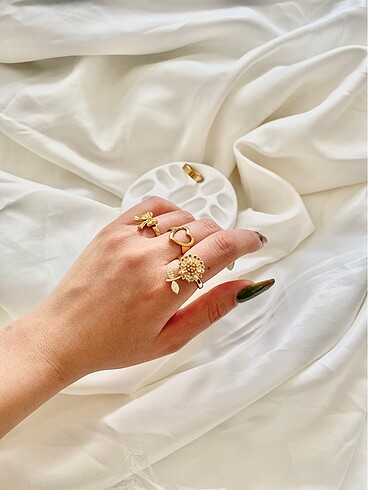  Beden Cartier gold yüzük