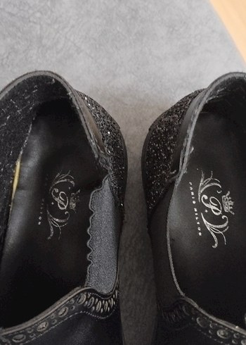 Siyah bayan orjinal Paris Hilton - Görsel 2