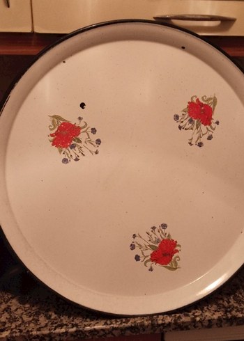 Kırmızı Çiçek Desenli Yuvarlak tepsi - Görsel 2