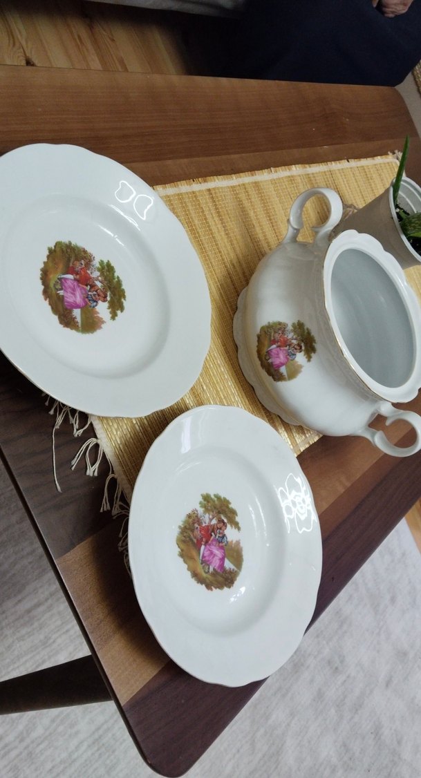 Beyaz Pastel Desenli Porselen Tabak ve Çorba Kasesi - Görsel 2