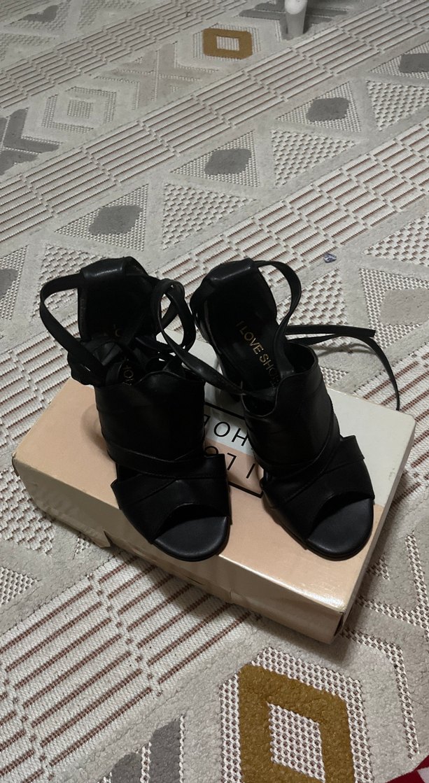 Siyah Yılan Desenli Tokalı Topuklu Kadın Ayakkabı - Görsel 2