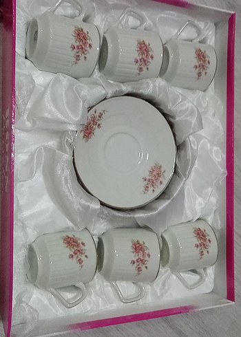 Pastel Çiçek Desenli Beyaz Porselen Fincan Takımı