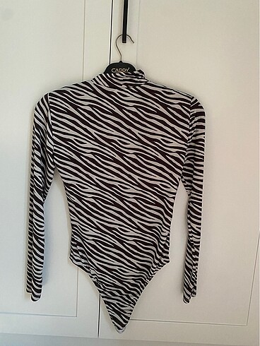 Trendyol & Milla Zebra desenli bodysuit