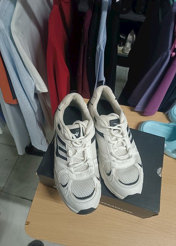 Pull and Bear ÜRÜN ORJİNAL ÜRÜNÜDÜR ÇOK AZ KULLANILMIŞ
