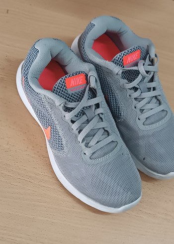 Gri Nike Bağcıklı Spor Ayakkabı