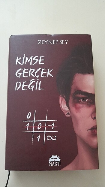 kimse gercek degil
