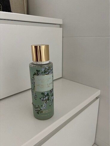 victoria?s secret wonderland woods