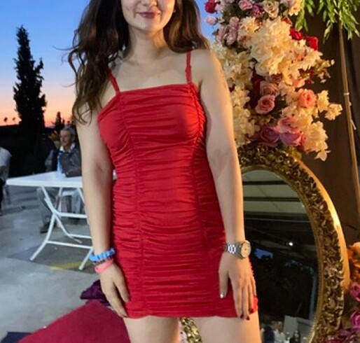 Kırmızı dar mini elbise