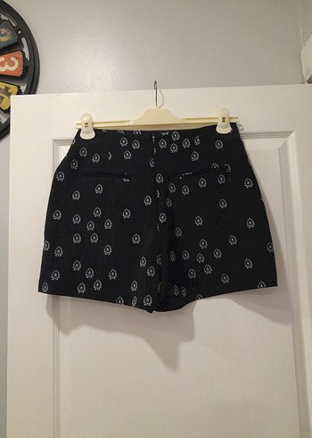 Kemerli Siyah Batik Desenli Mini Şort - Görsel 3