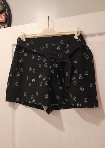 Kemerli Siyah Batik Desenli Mini Şort - Görsel 2