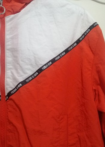 Kırmızı Beyaz Kapüşonlu Kadın Yağmurluk - Görsel 2