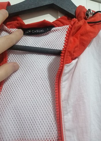 Kırmızı Beyaz Kapüşonlu Kadın Yağmurluk - Görsel 4