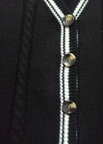 Siyah V Yaka Düğmeli Örgü Süveter - Görsel 3