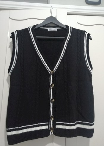 Siyah V Yaka Düğmeli Örgü Süveter - Görsel 2