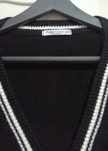 Siyah V Yaka Düğmeli Örgü Süveter - Görsel 4