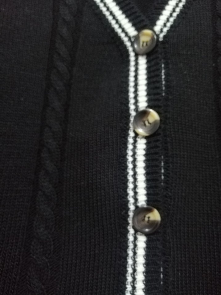 Siyah V Yaka Düğmeli Örgü Süveter - Görsel 3