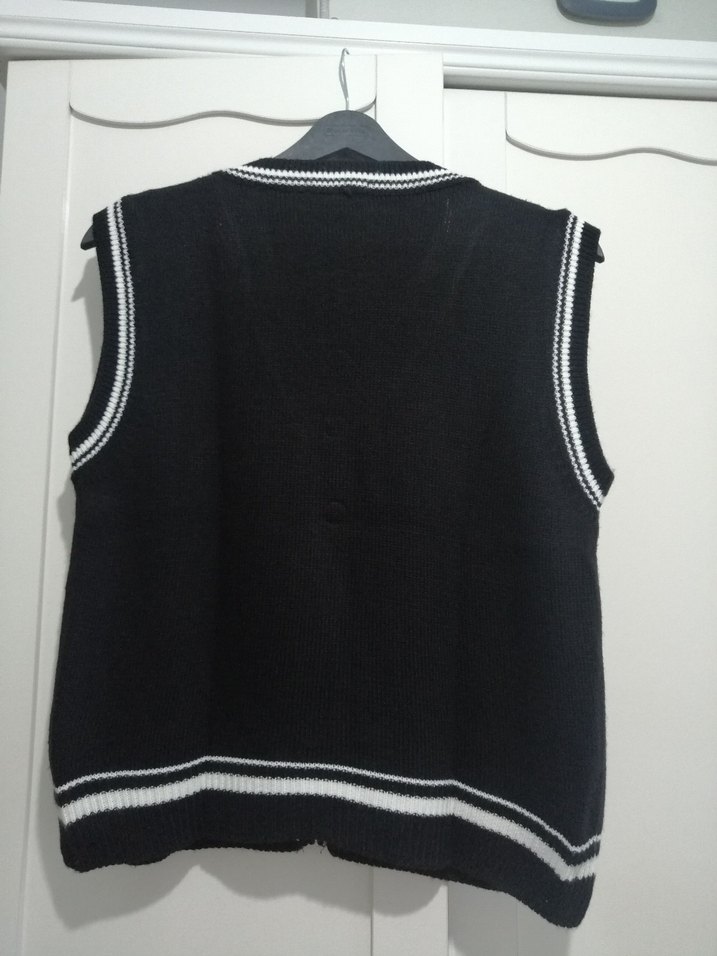 Siyah V Yaka Düğmeli Örgü Süveter - Görsel 5