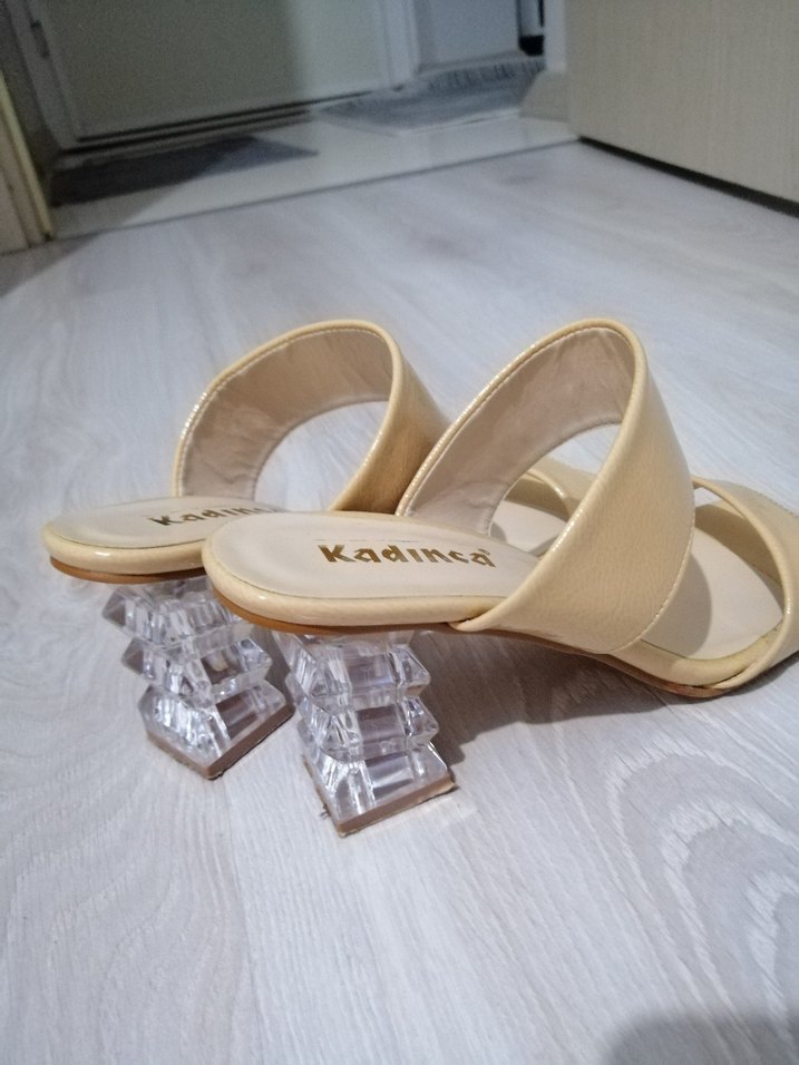 Bej şeffaf topuklu Terlik - Görsel 3