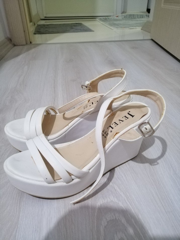 Beyaz Kadın Dolgu Topuklu Sandalet - Görsel 4