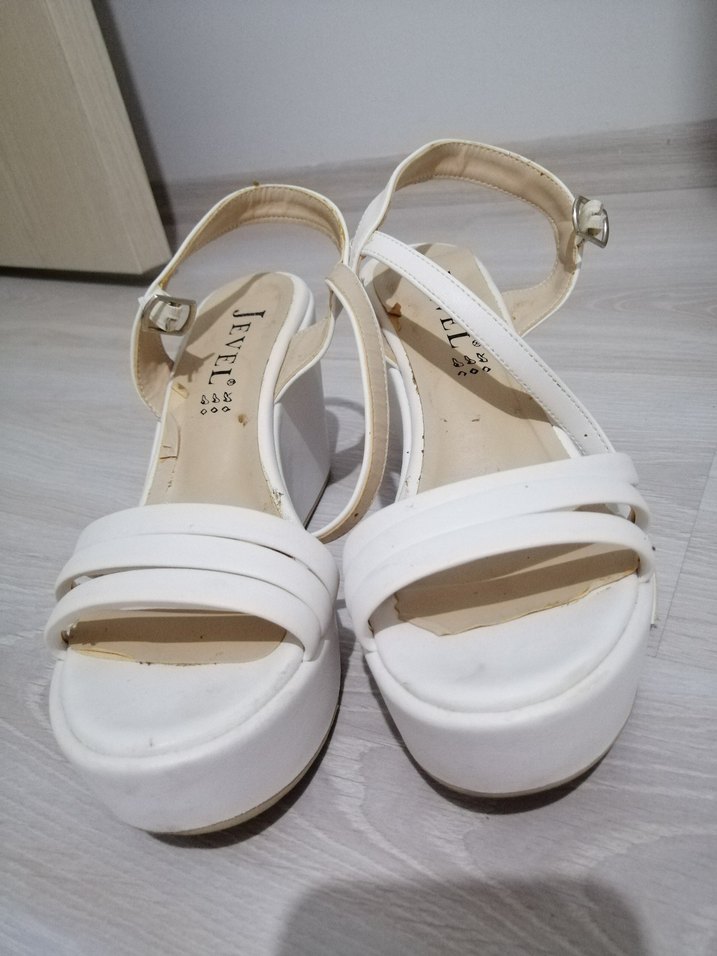 Beyaz Kadın Dolgu Topuklu Sandalet - Görsel 2