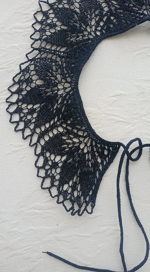 Dantel İşlemeli Gotik Siyah Midi Yaka - Görsel 2