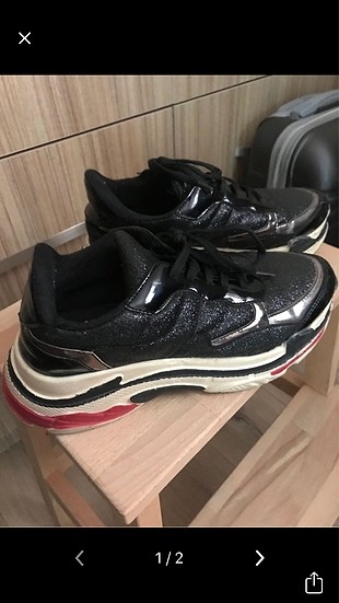 Siyah simli spor ayakkabı