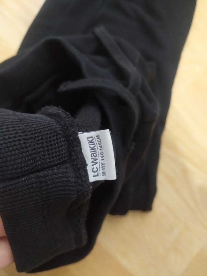 Siyah Kapüşonlu çocuk Eşofman Takımı - Görsel 3