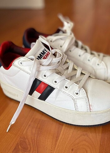 37 Beden beyaz Renk Tommy Spor Ayakkabı 