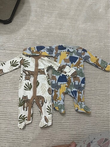 CARTERS İKİ ADET YENİDOĞAN TULUM