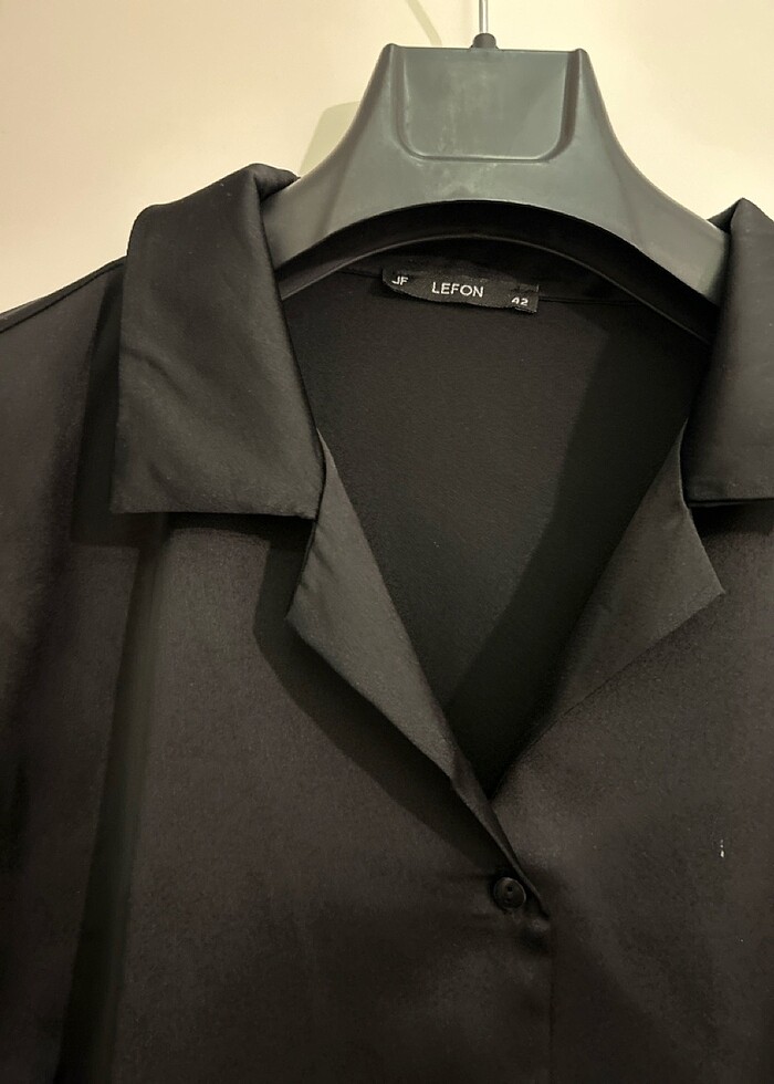 Siyah saten gömlek - Görsel 3