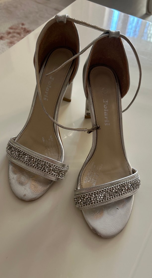 Gri Desenli Metal Tokalı Topuklu Ayakkabı - Görsel 4